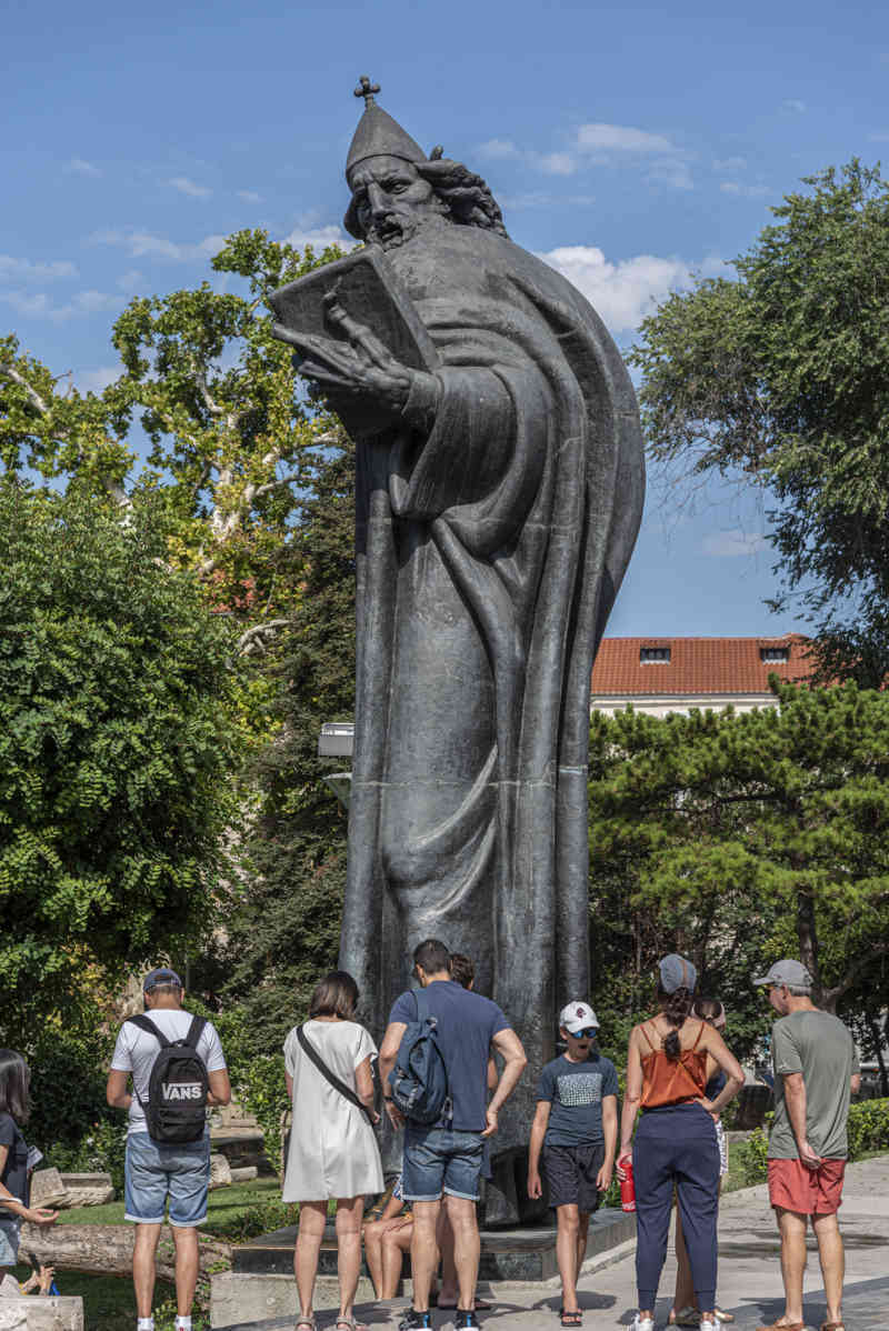 Croacia - Split 83 - estatua de Gregorio de Nin